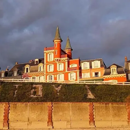 Les Pieds Dans Le Sable