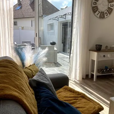 Les Pieds Dans Le Sable * לה קרוטואה